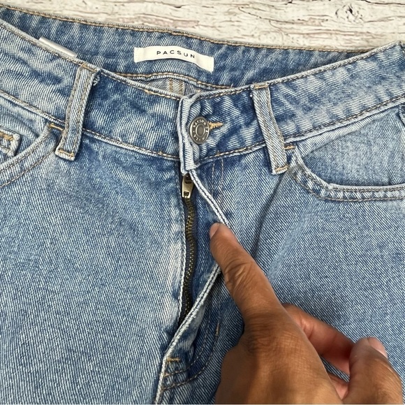 PacSun Light Mom Jeans Size 25 - Picture 3 of 7